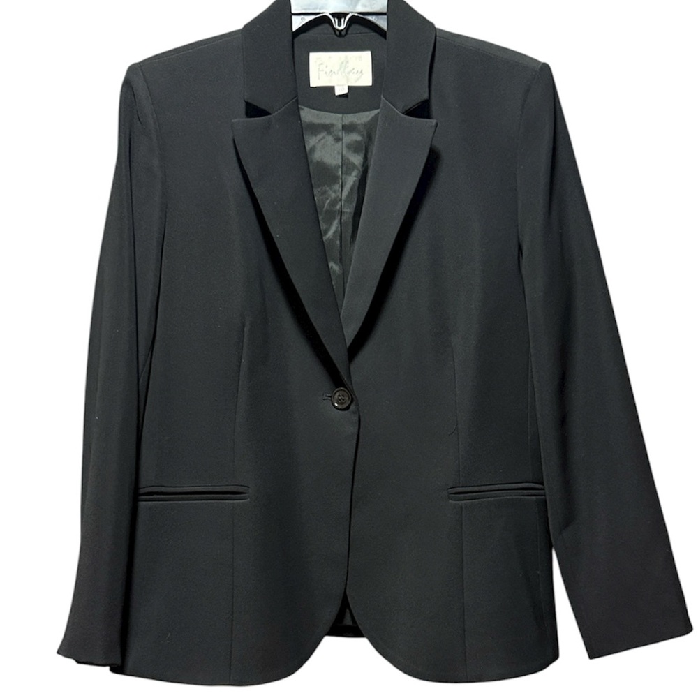 JULIA FINDLAY Black Women’s Fitted Blazer